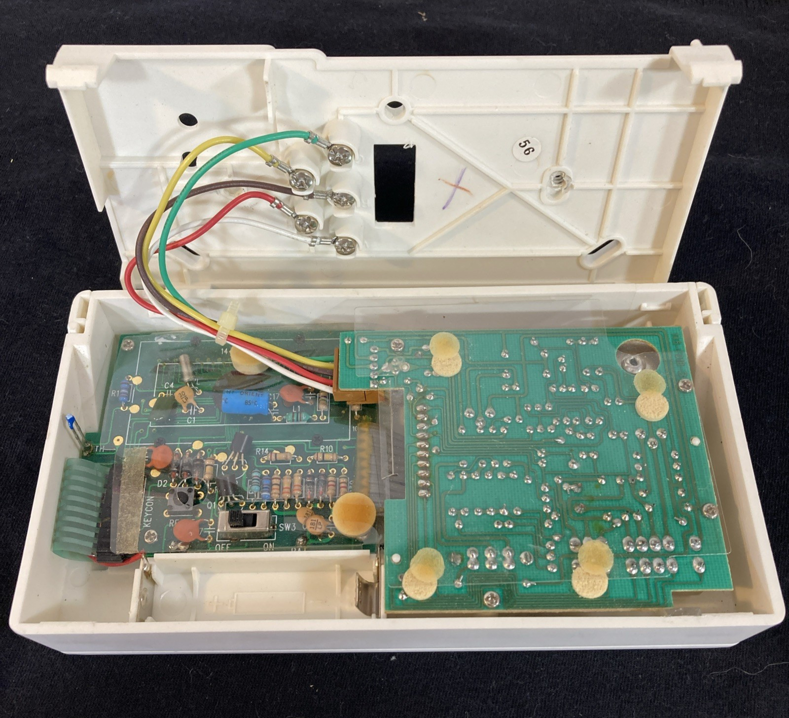 RobertShaw 300-252 Thermostat Programmable, 5-2 Day Heat/Cool