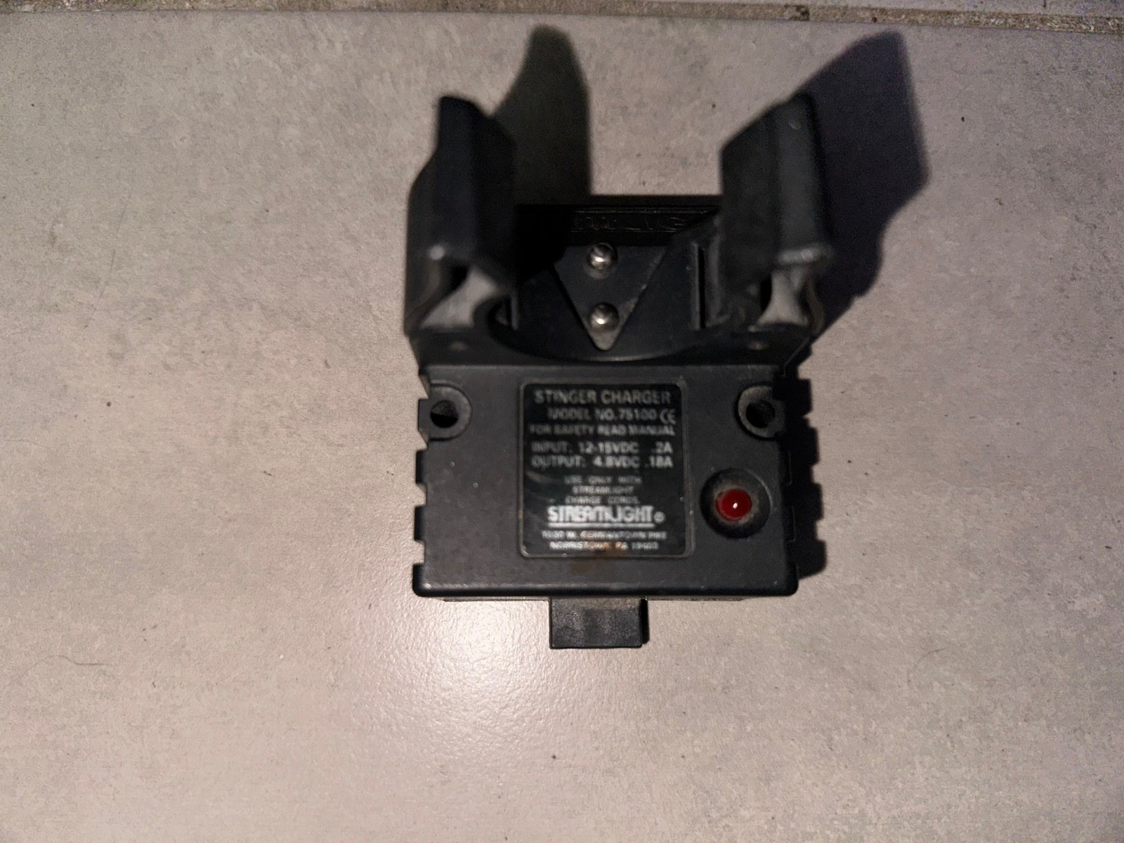 STREAMLIGHT 75105  120V AC Charger Base  For Stinger Flashlights