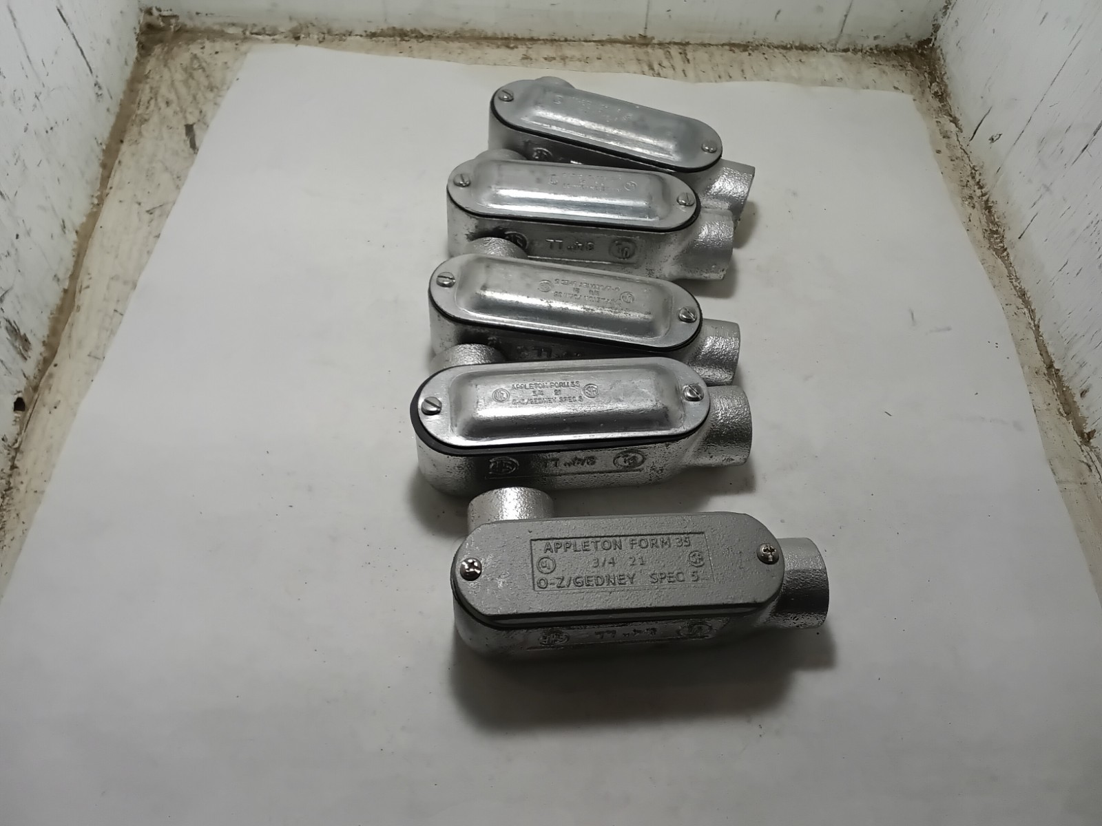 Lot of 5 3/4" Conduit Body Malleable LR Format with Cover and Gasket (F13C)