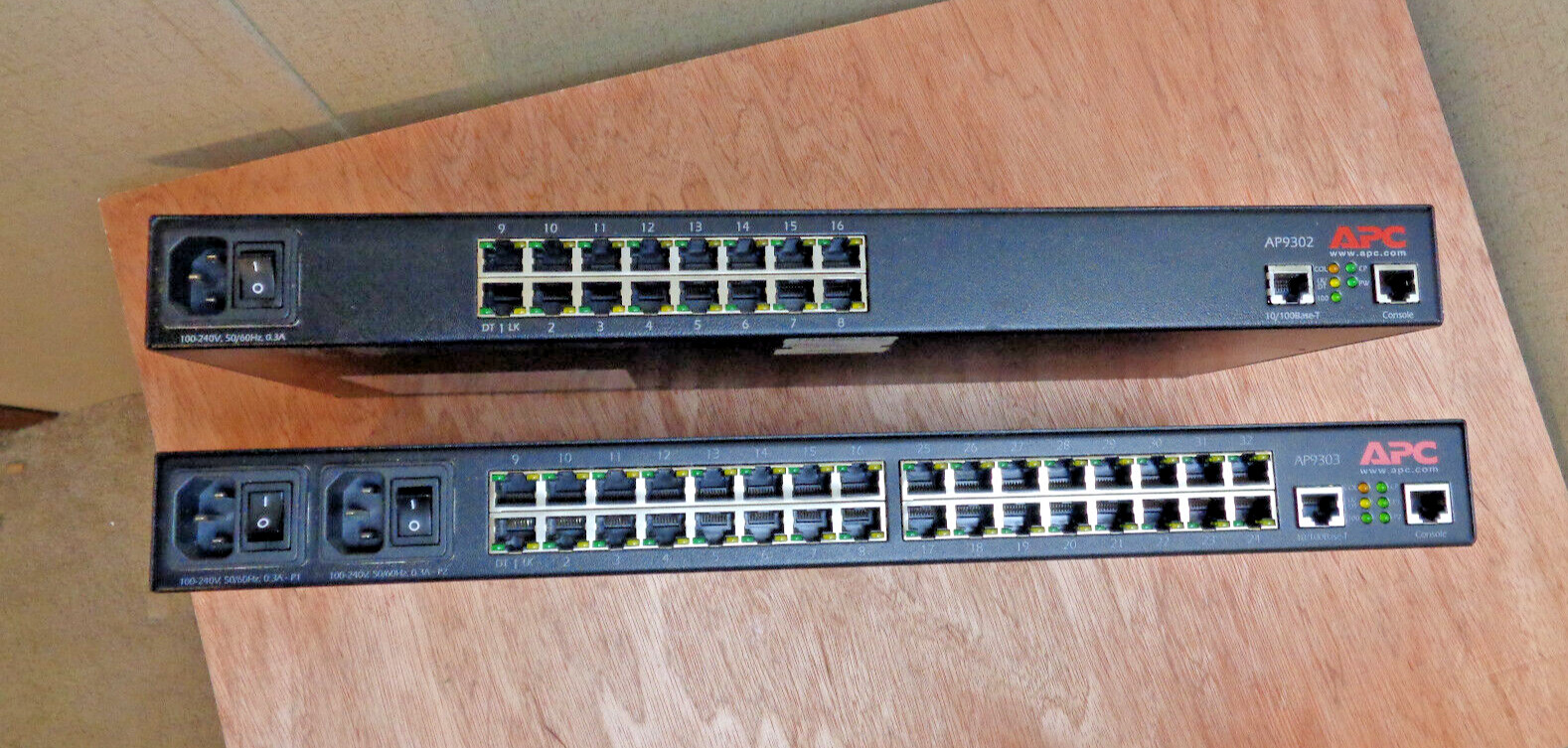 APC AP9303 32 Port and AP9302 16 Port Fast Ethernet Console Port Server