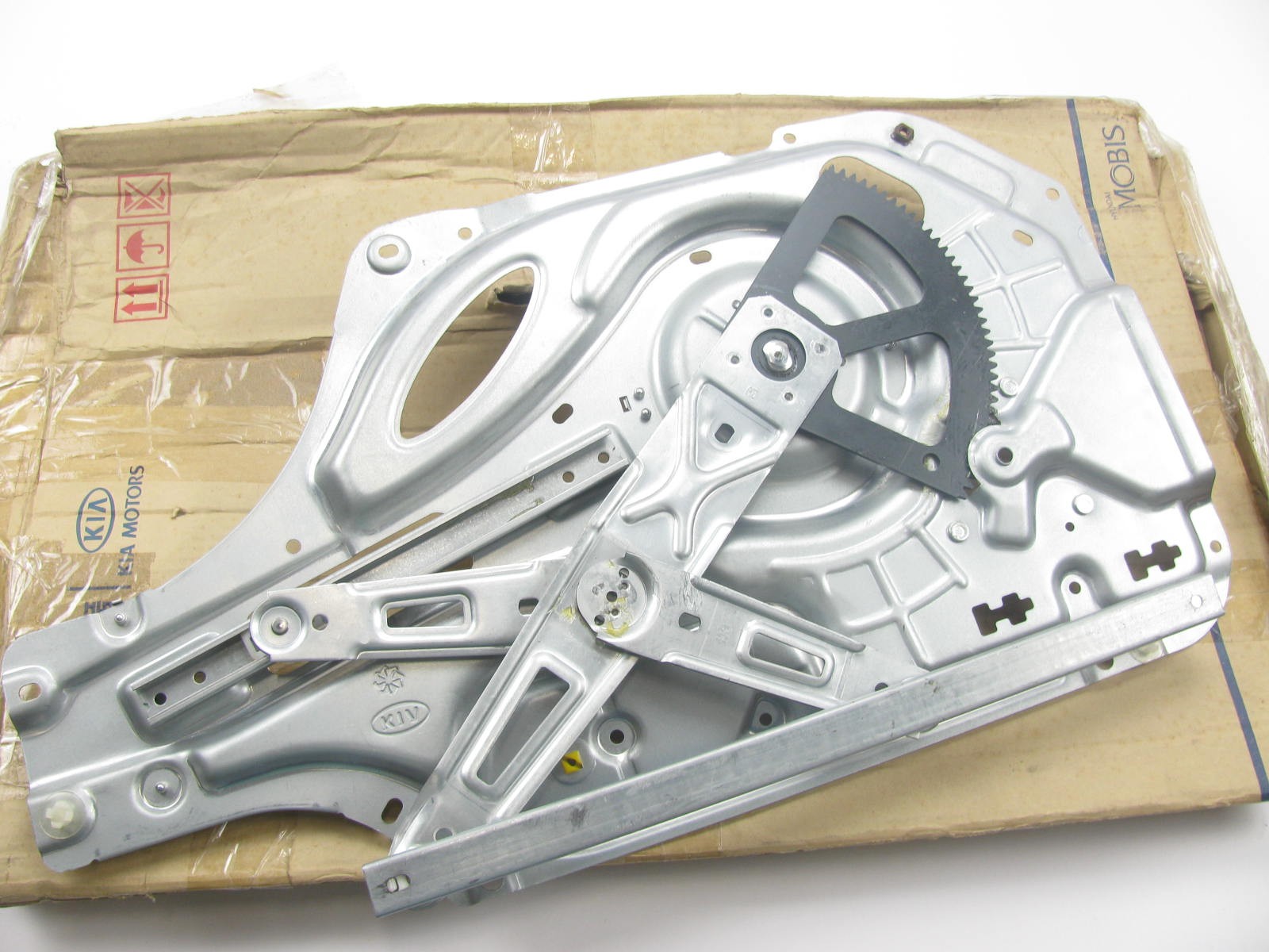 NEW GENUINE Rear Right Window Regulator OEM For 2004-2006 Kia Amanti 834023F010