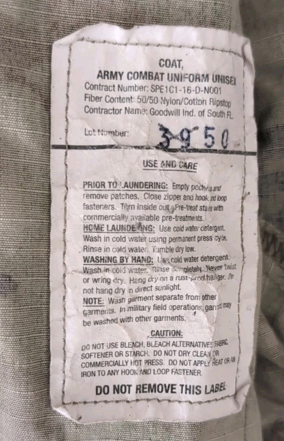 Coat Army Combat Uniform Unisex 8415-01-623-5180 Size Small Regular/ Bug Resist