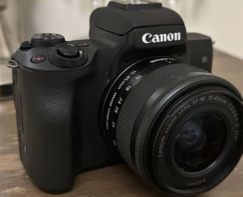 Canon EOS M50 Mark II Mirrorless Camera 15-45mm Lens RODE VideoMic GO II Bundle