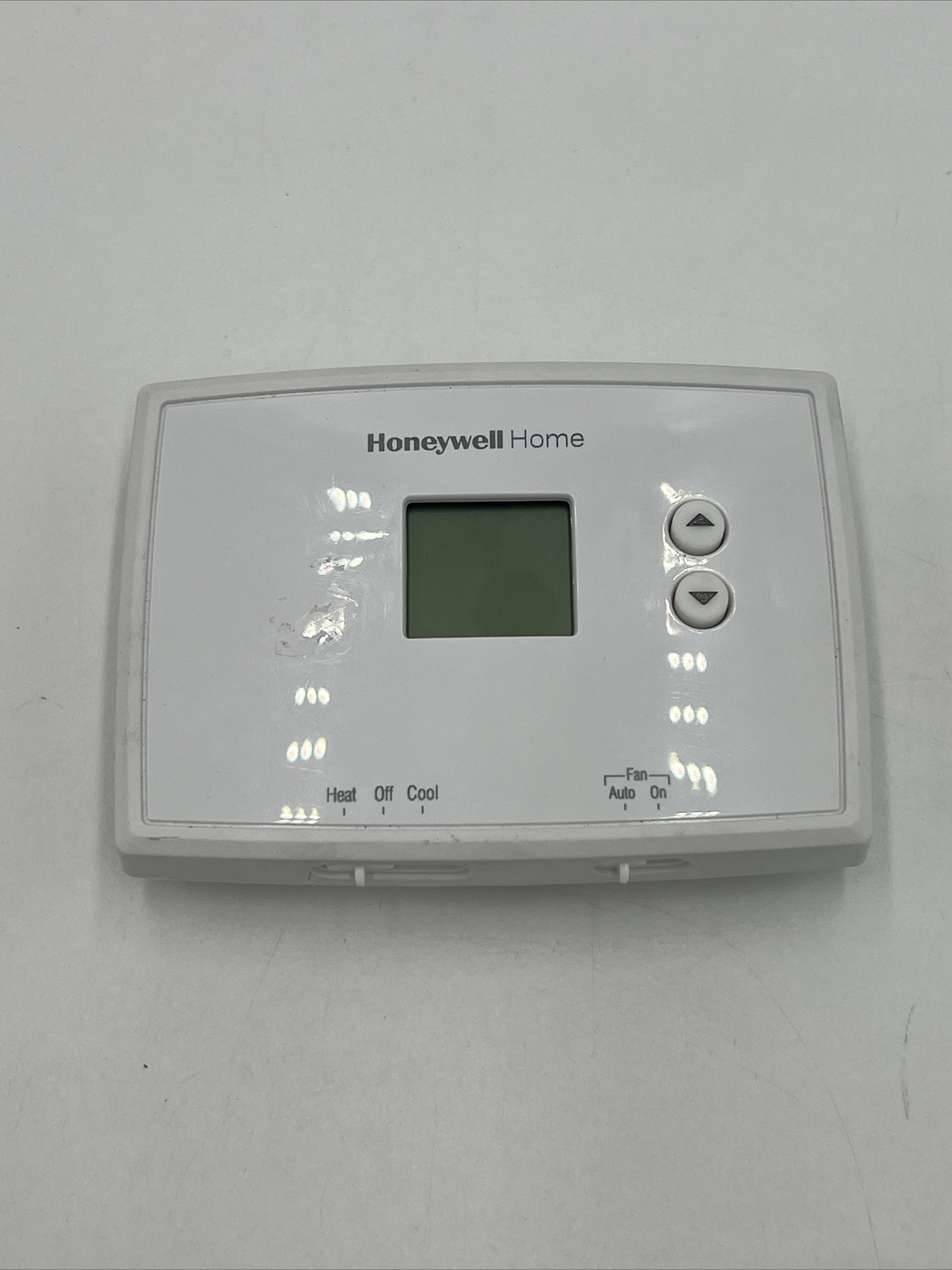 Honeywell RTH111B1024 Digital Non-Programmable Thermostat