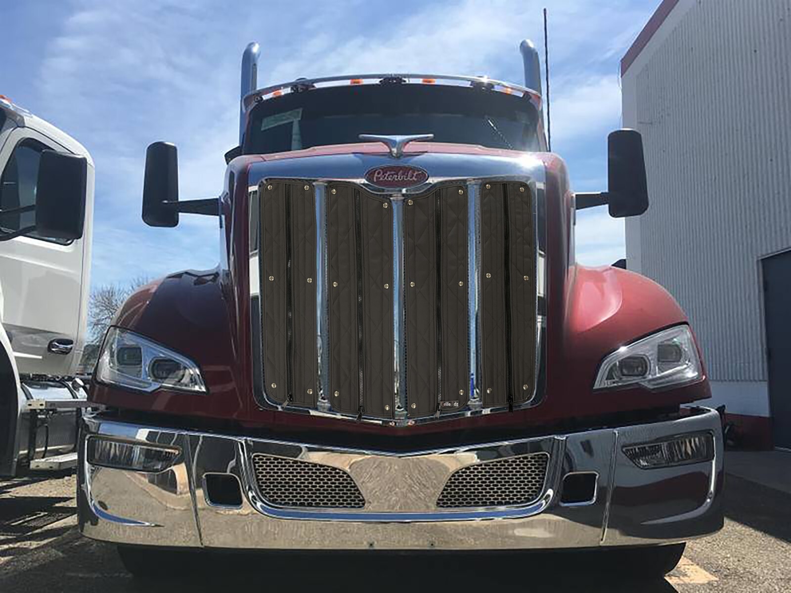 Peterbilt 2022+ 579 Quilted Winter Front 1 Zip No Drill Installation 2nd Gen