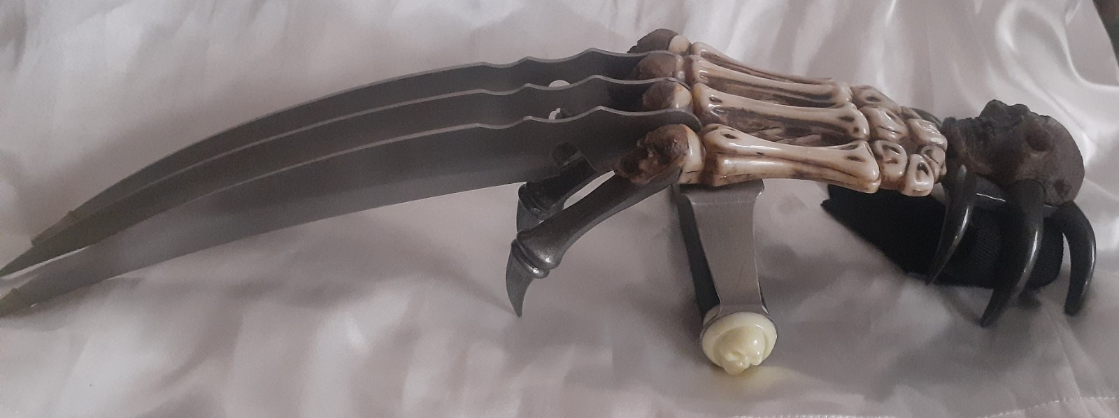Skull & Bones Gauntlet Style Hand Claw