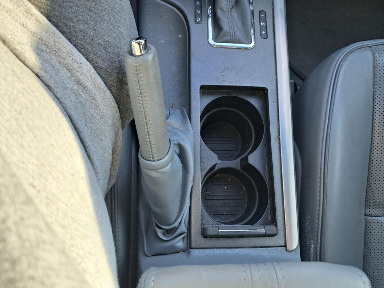 MKZ 2010 Glove Box 4869932