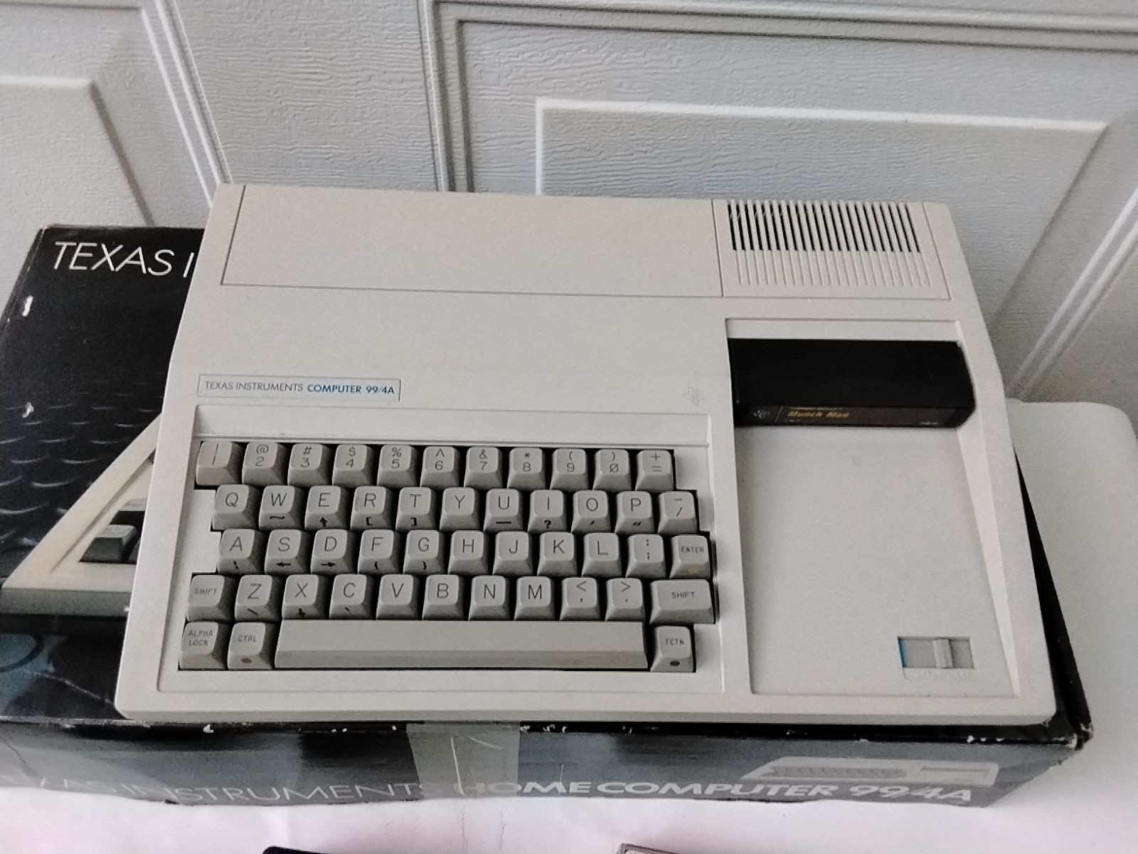 T1 – 99/4A Computer Pwr Cord Video Modulator Munch Man Video Game Untested