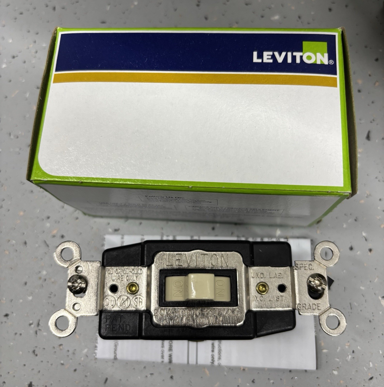 Lot Of 10 Leviton Toggle Single-Pole AC Quiet Switch Ivory 20A 120/277V 1257-I