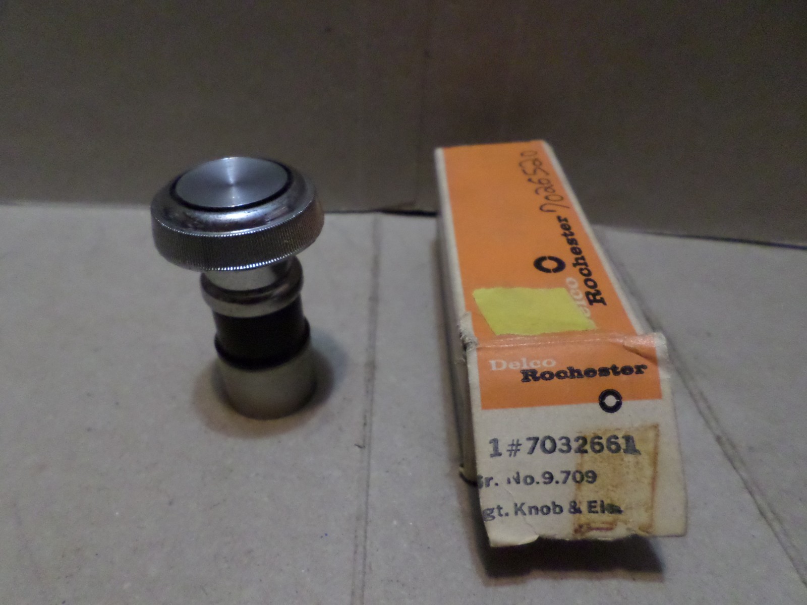 1967 Oldsmobile nos Cigarette Lighter Knob and Element 7032661 Cutlass 88 98