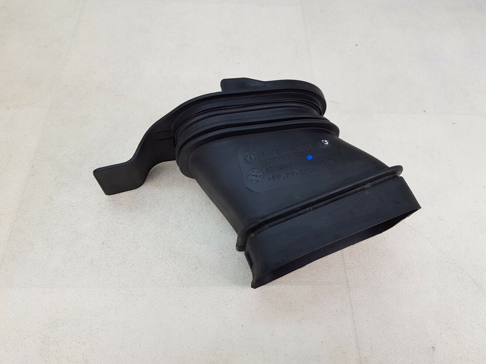 BMW M5 F10 11-16 4.4 PETROL PASSENGER LEFT AIRBOX INTAKE PIPE HOSE 7843293