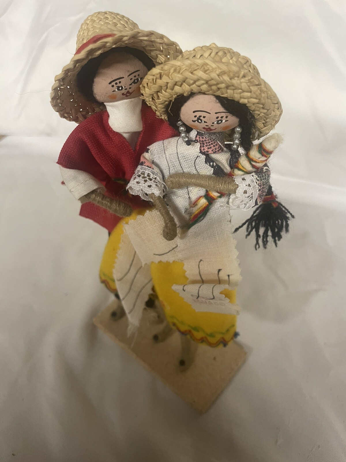 Vintage Unique Wire Doll Couple Azuay Ecuador Folk Art Handmade Souvenir