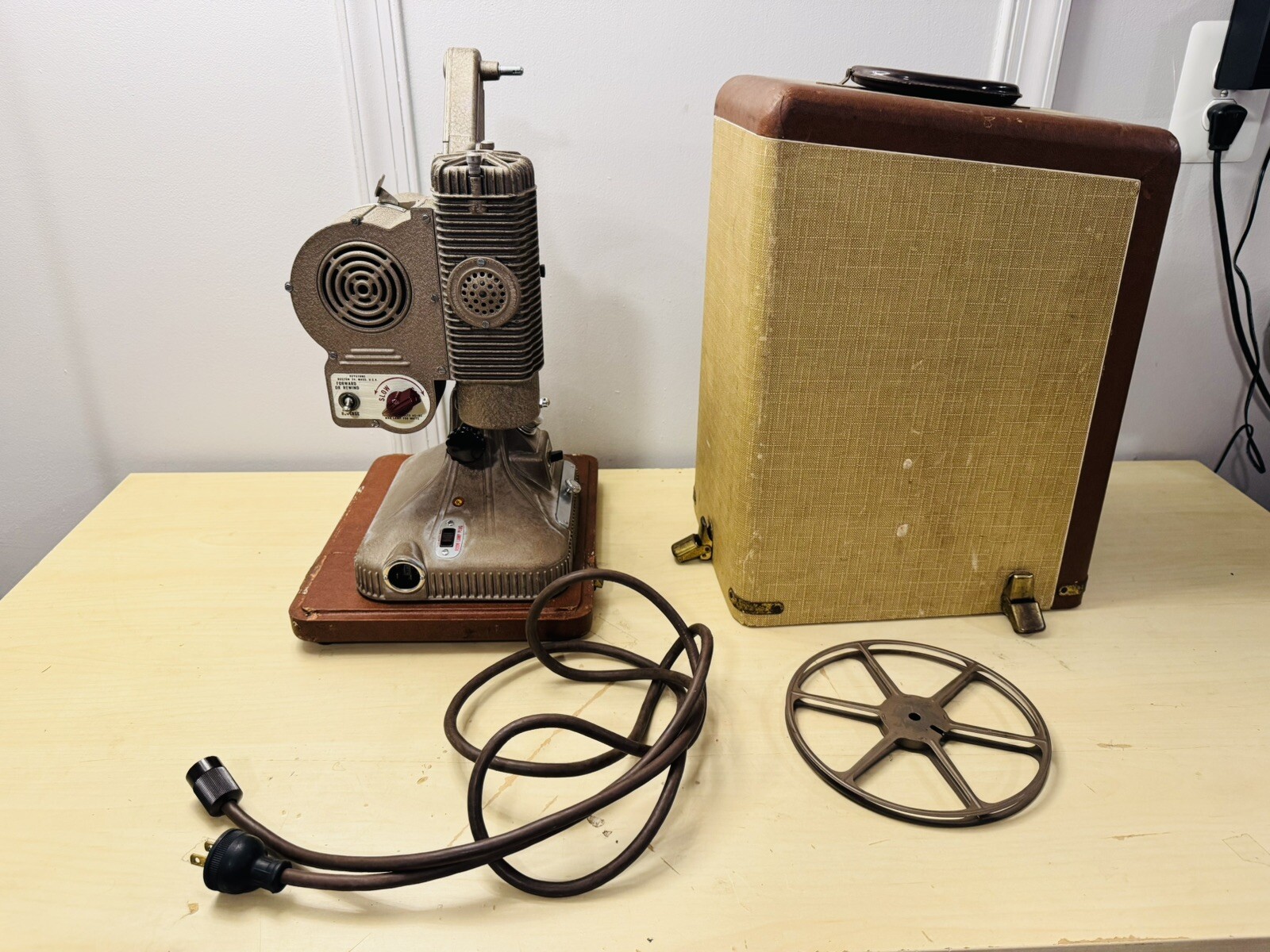 Old Vintage Keystone Regal K109 8mm Projector With Original Case