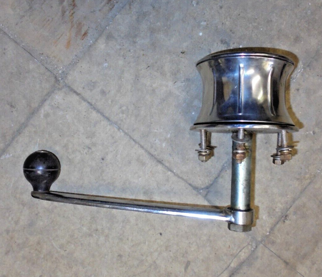 VINTAGE USED  4"OD Sailboat Winch WORKS GREAT 3 1/8" SHAFT BOTTOM 8.75"L HANDLE