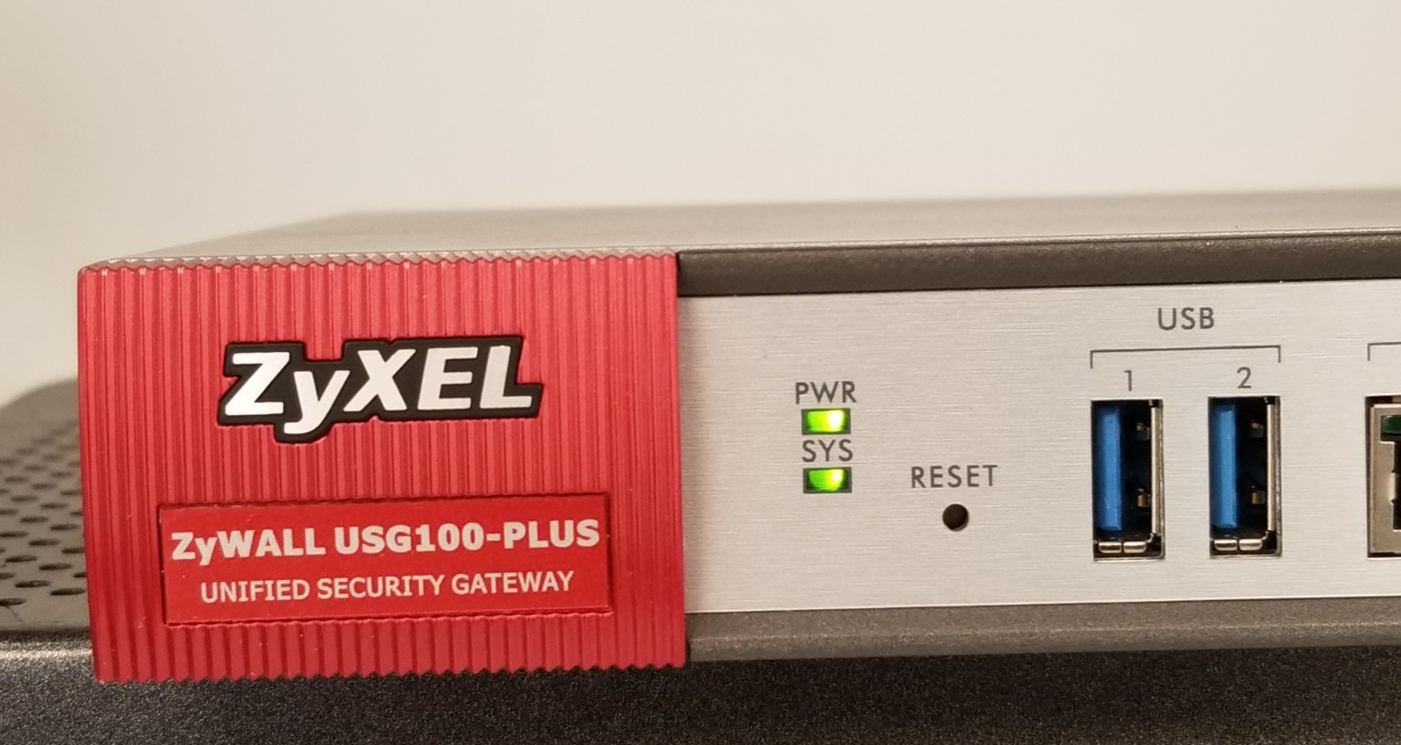 Firewall ZyXEL USG100-PLUS UNIFIED SECURITY GATEWAY