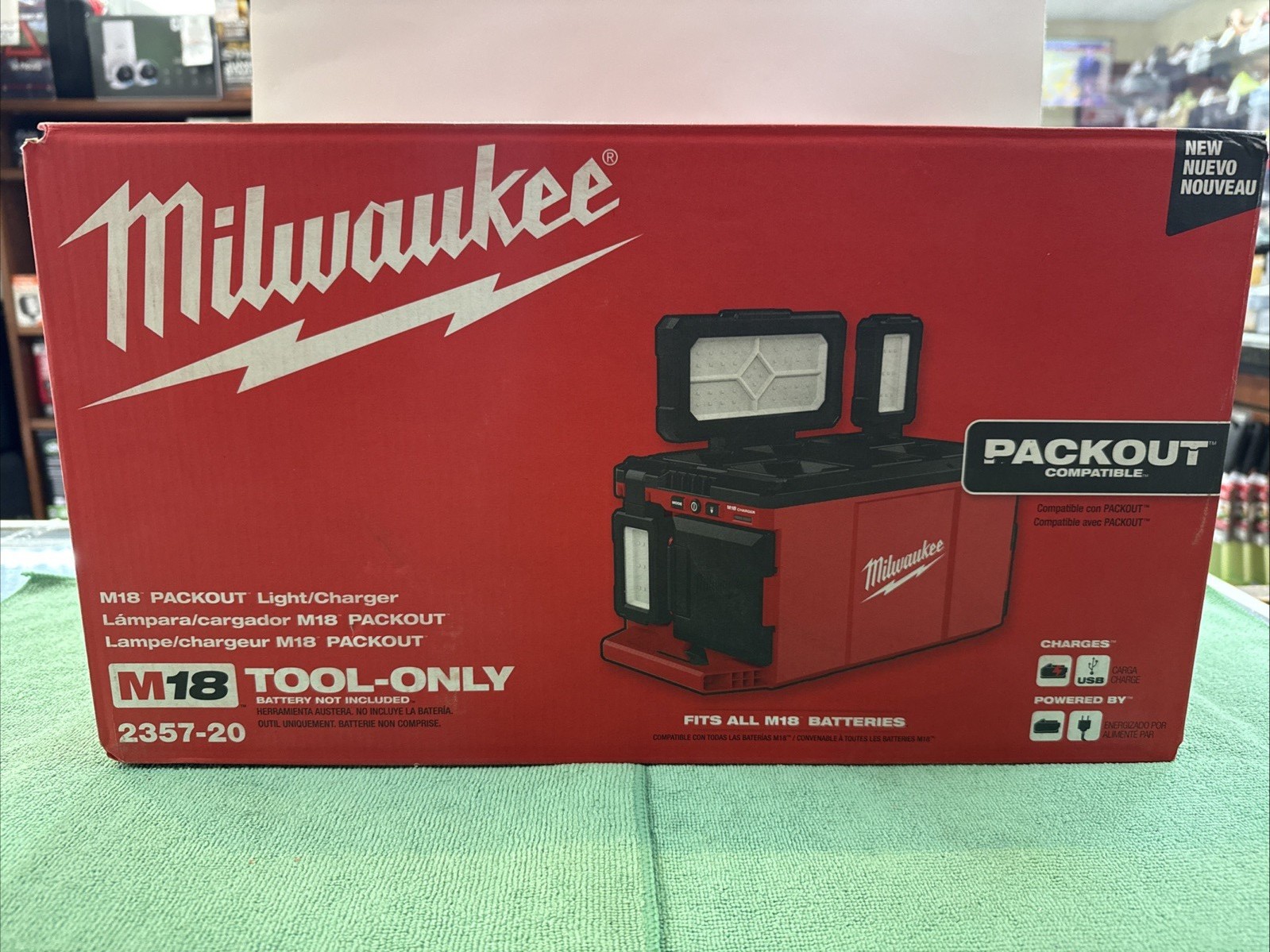 Milwaukee 2357-20 LED Packout Light Light & Charger 3 Pivoting Heads M18 18V