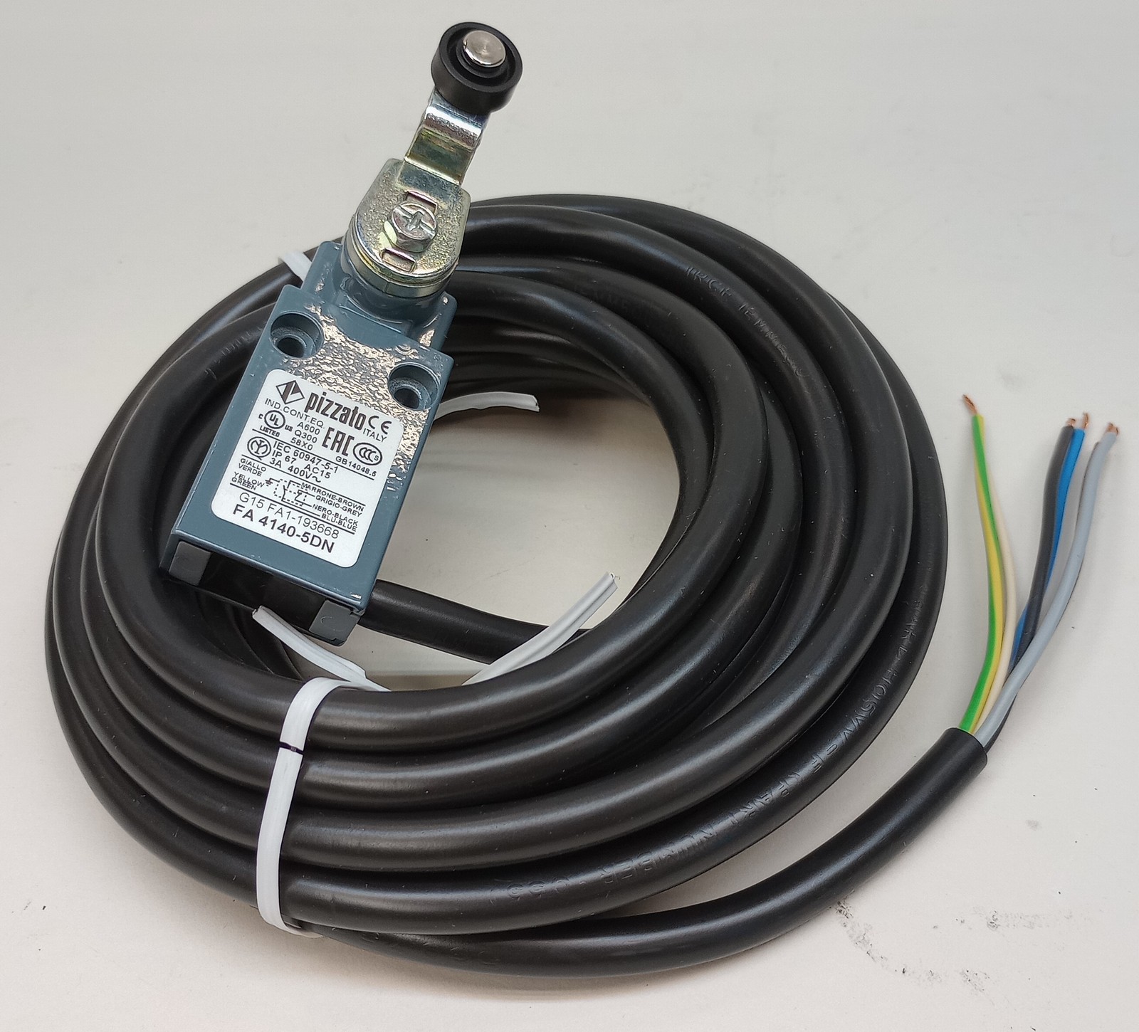Pizzato FA 4140-5DN Position Switch With Roller Lever