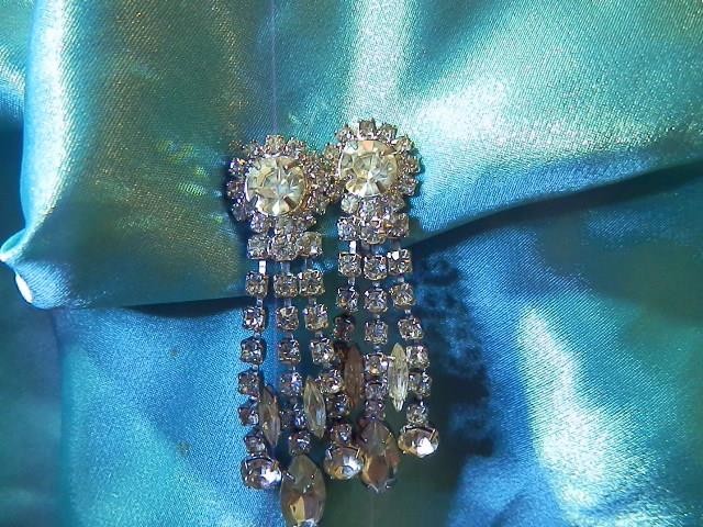 WOW Wonderful Sparkle and Bling Vintage 1970's Adjustable Clip Earrings 126S8