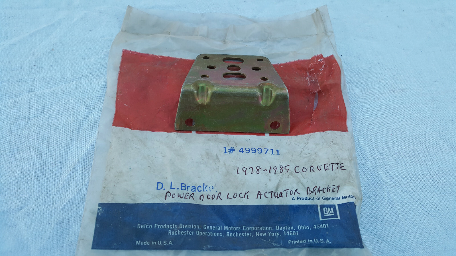 NOS 1978-1985 CHEVROLET CORVETTE POWER DOOR LOCK ACTUATOR BRACKET 4999711