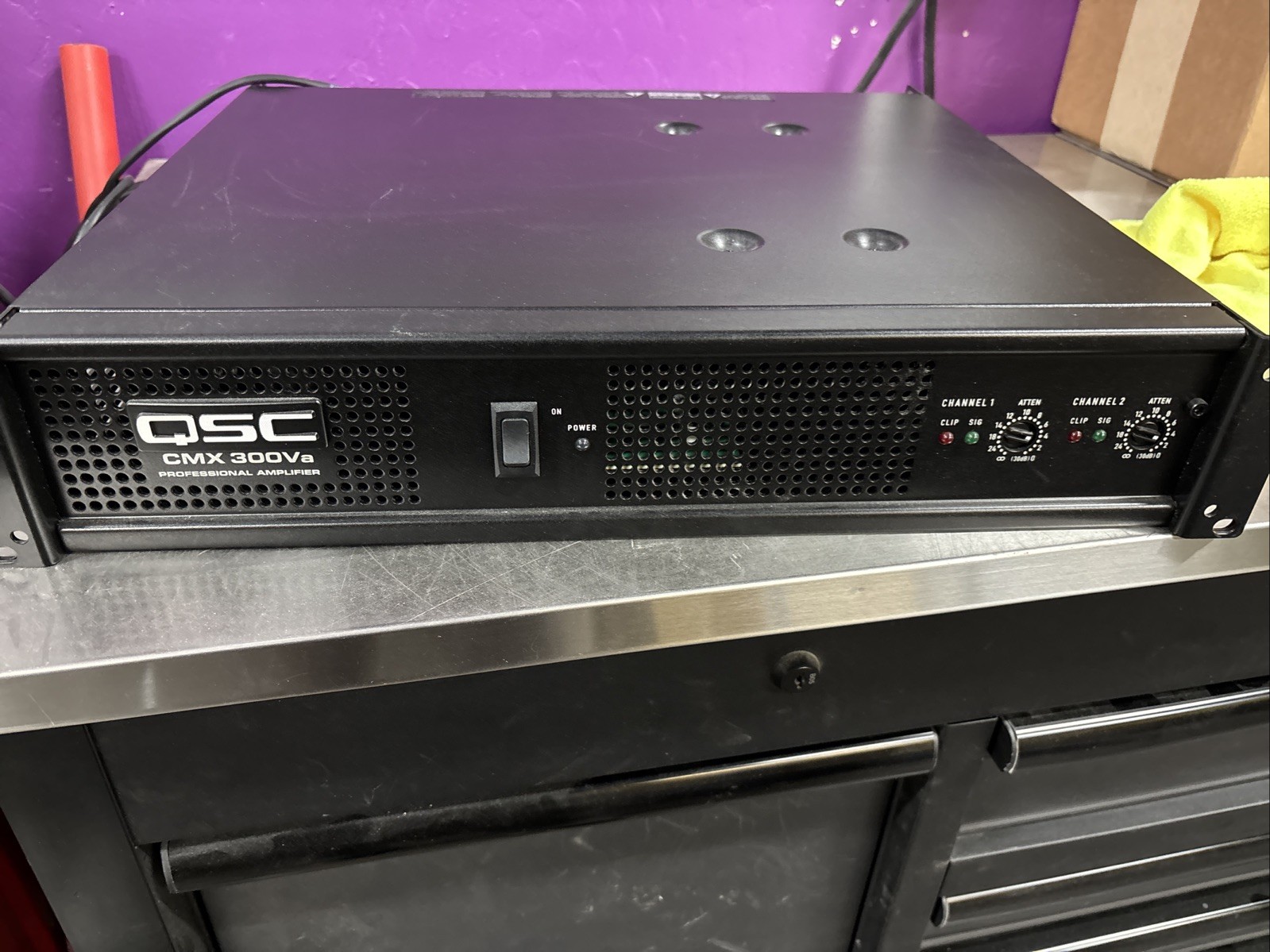 QSC CMX300V Professional Power Amplifier