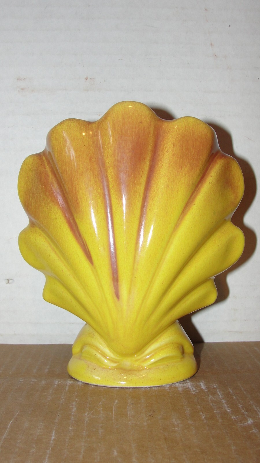 UNMARKED YELLOW 6" SEASHELL FLOWER PLANTER