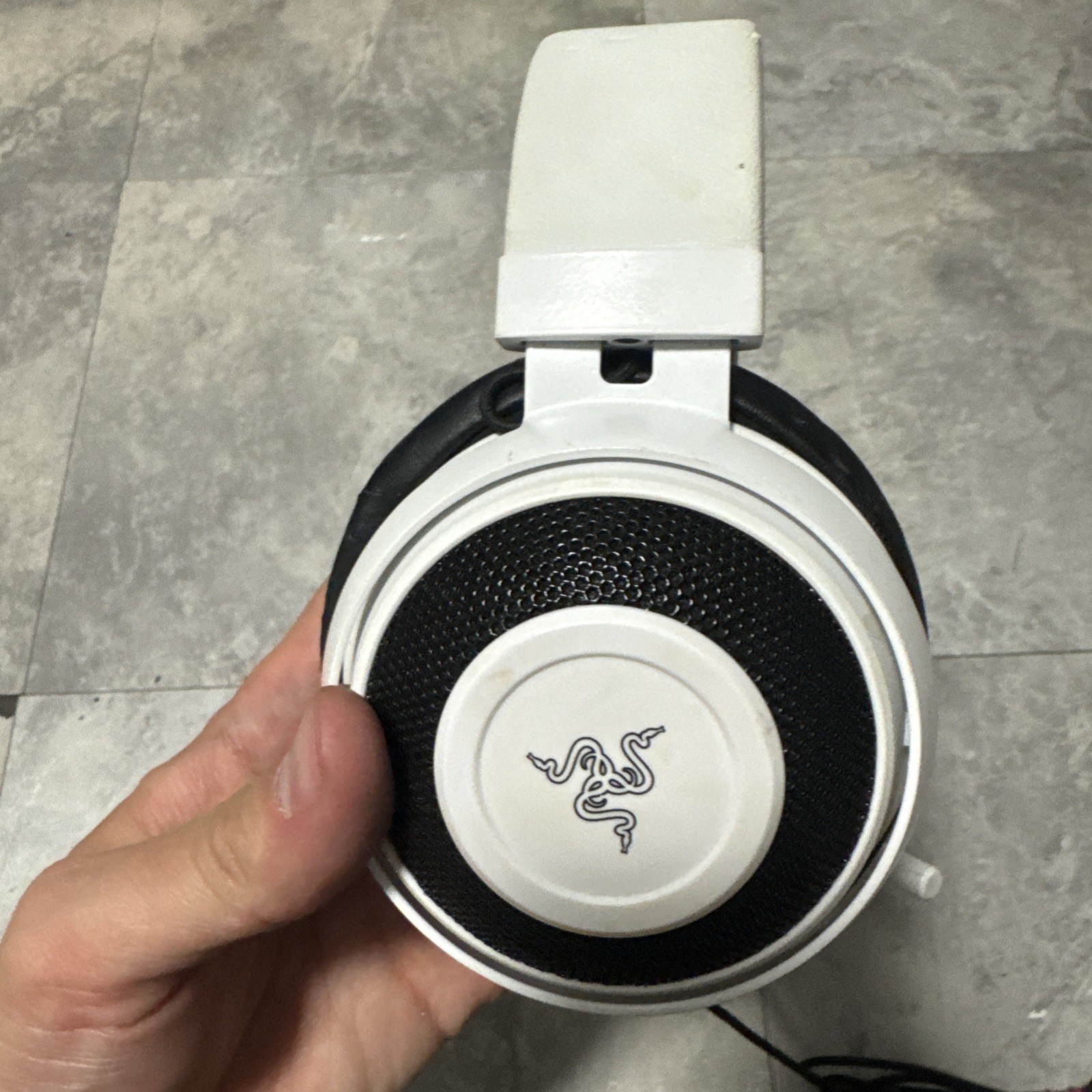 Razer Kraken Pro V2 Gaming Headset - Whote Microphone