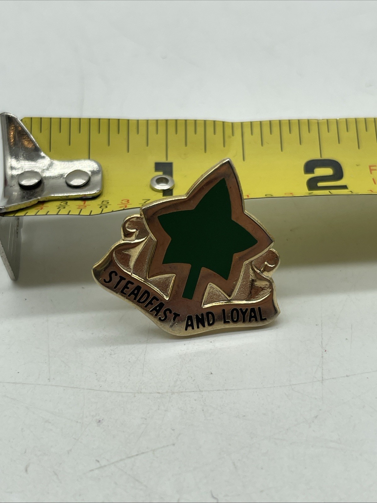 U.S. Military Army 4th Infantry Division DI DUI Crest Pin STEADFAST AND LOYAL