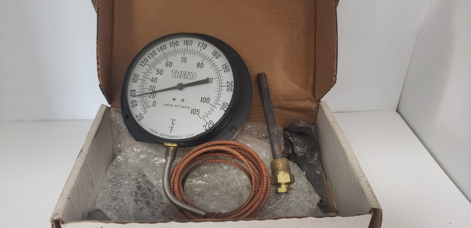 TREND INSTRUMENTS VAPOR ACTUATED THERMOMETER, 0°-105°C, 20°-220°F, NIB