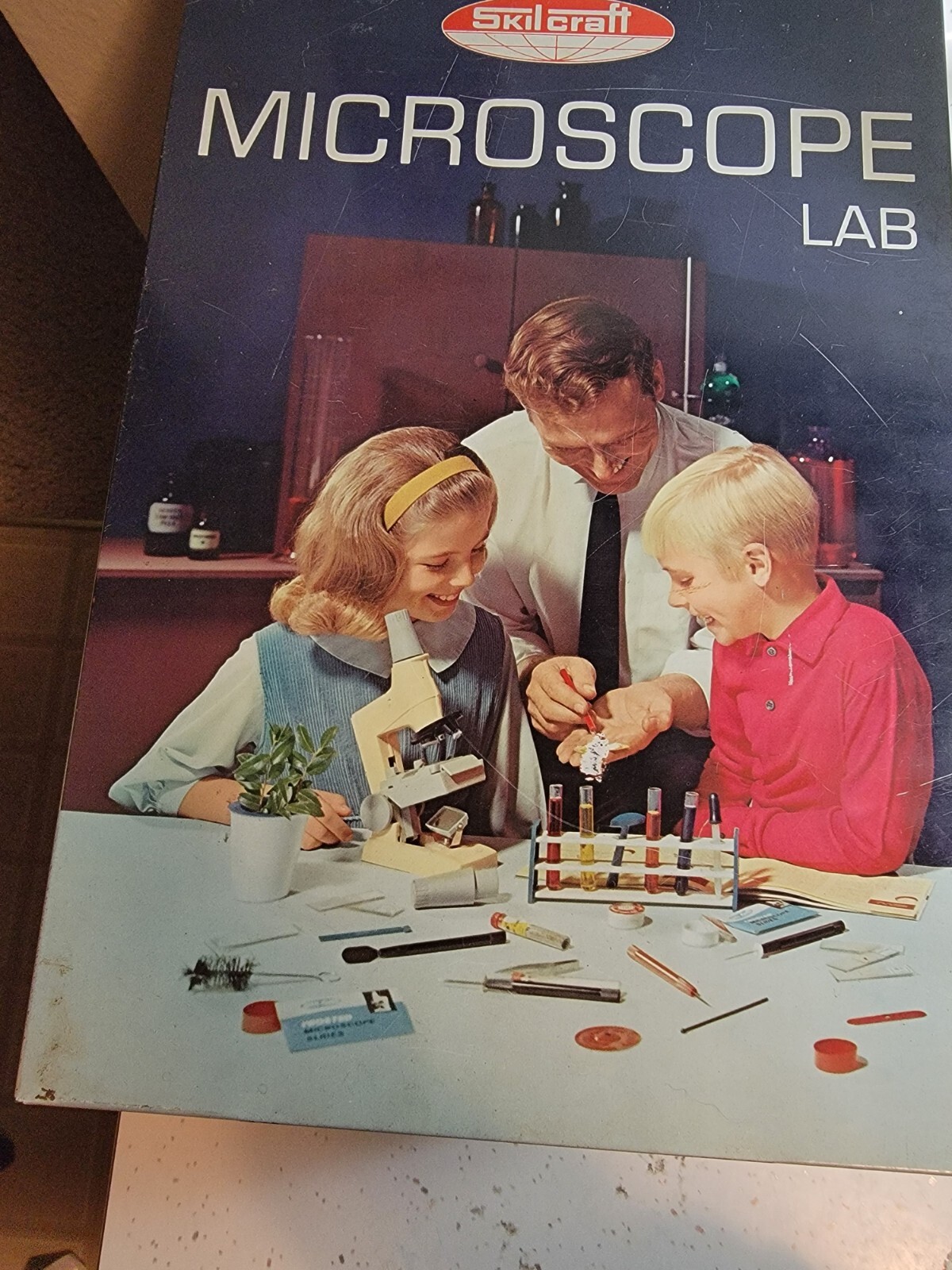 VINTAGE Skil Craft MICROSCOPE LAB 1969 WITH MANUAL/METAL CASE COMPLETE ?