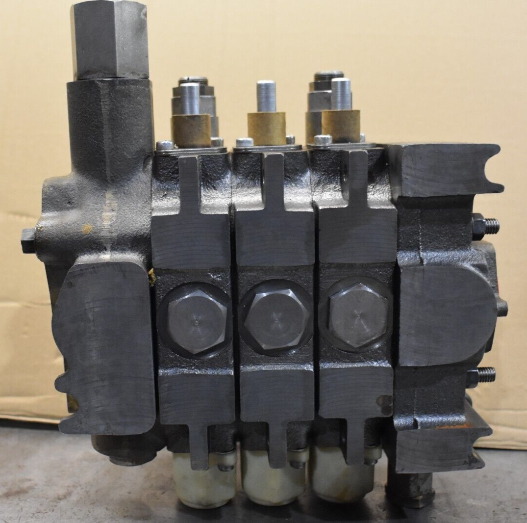 Commercial Intertech DVA 20, 3 Spool Valve 347-9203-842 (Main Valve)