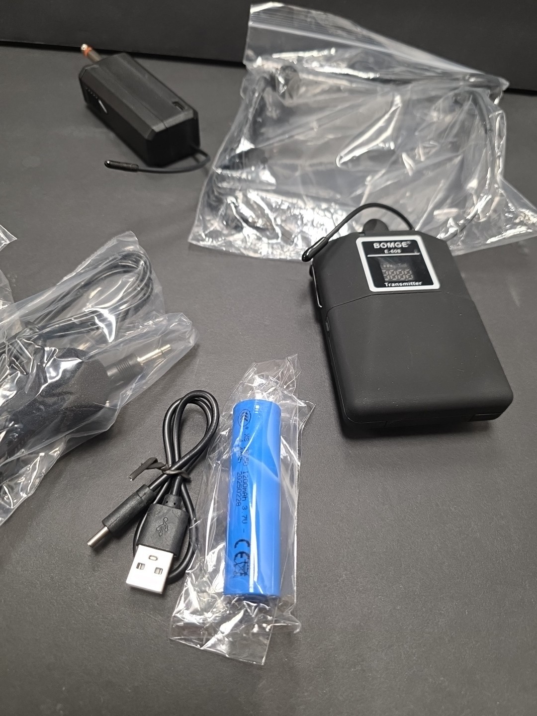 Bomge E-608 Wireless Bodypack Transmiter Unit