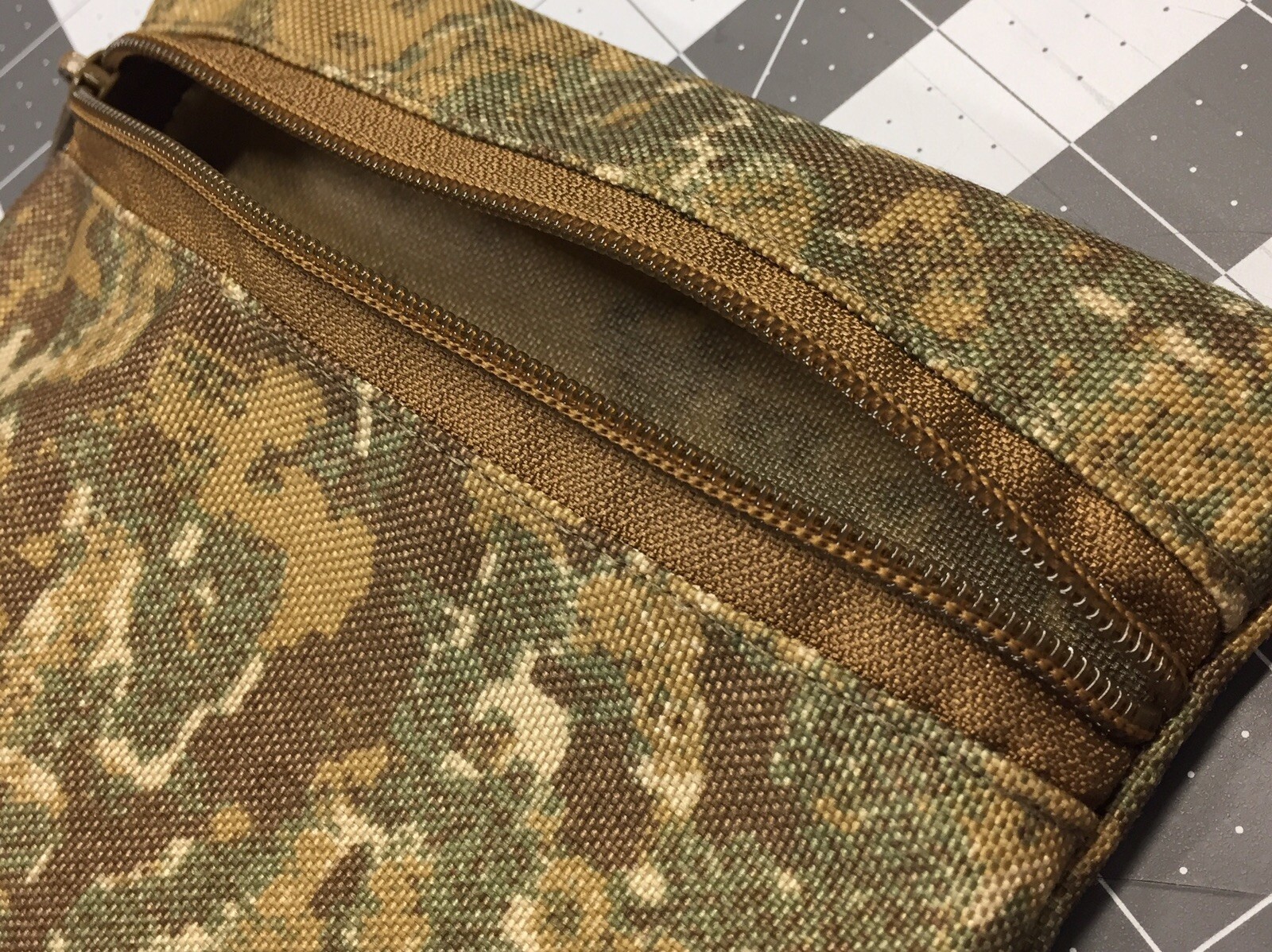 LIVESOUTSIDE.COM PenCott Badlands Camo Coyote Brown Zipper Bag Small USA Made