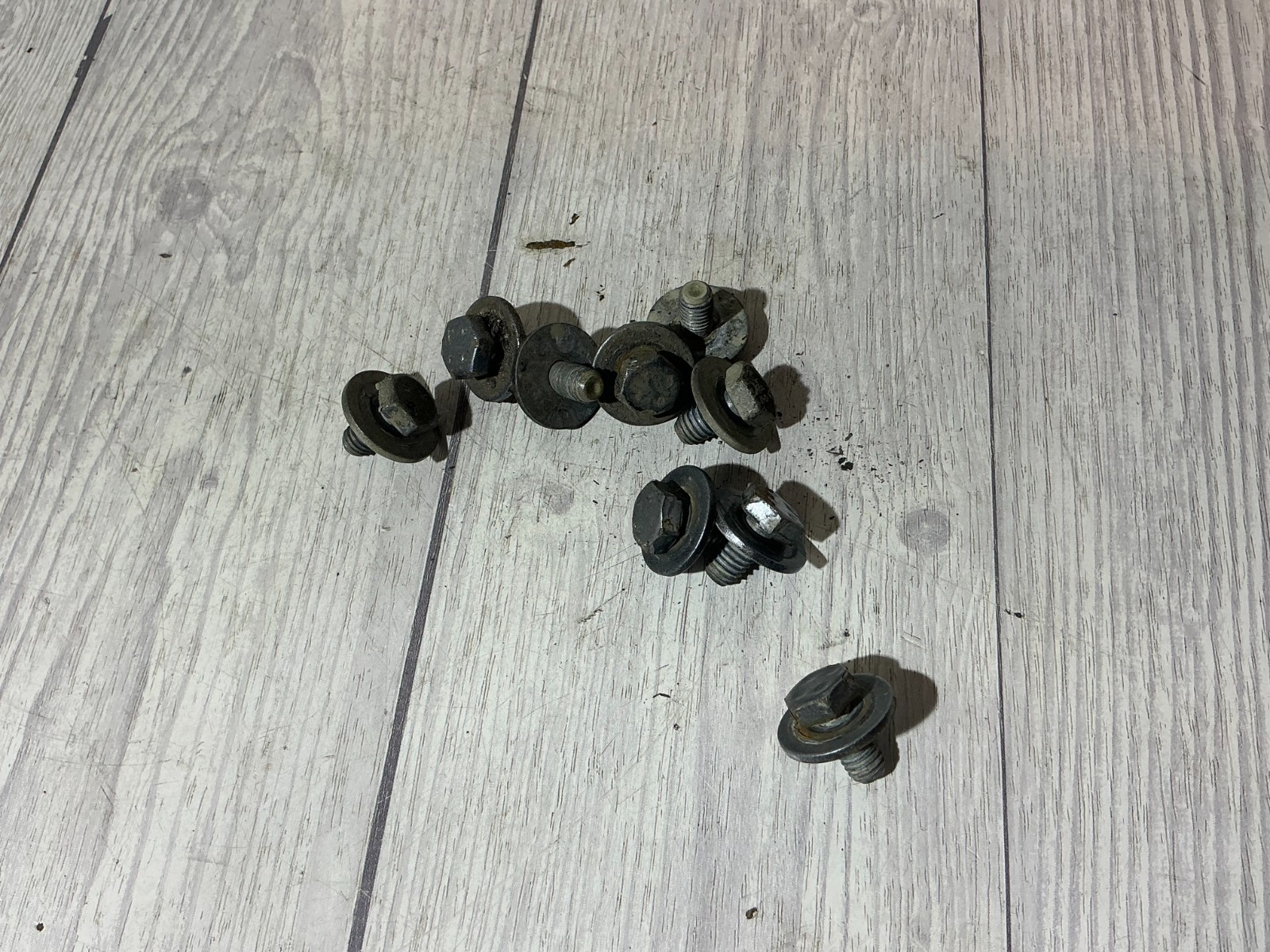 SKODA SUPERB FRONT WING BOLTS