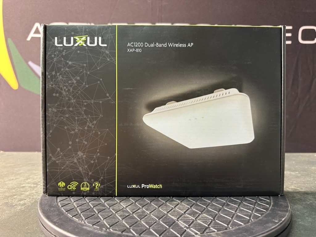 Luxul XAP-810 AC1200 Dual-Band Wireless Access Point – (Open Box)