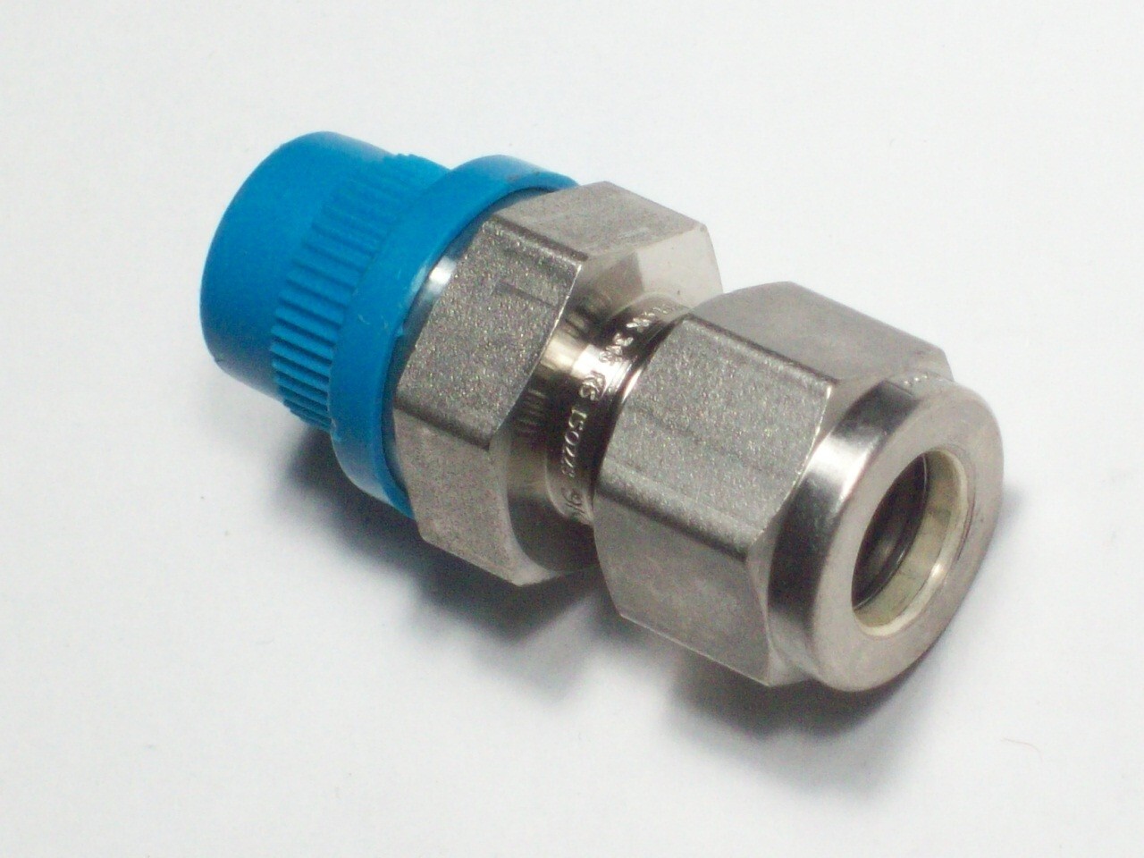 1- Swagelok Stainless Stee Connector, 3/8" OD Tube x 1/4" Male ISO, SS-600-1-4RS