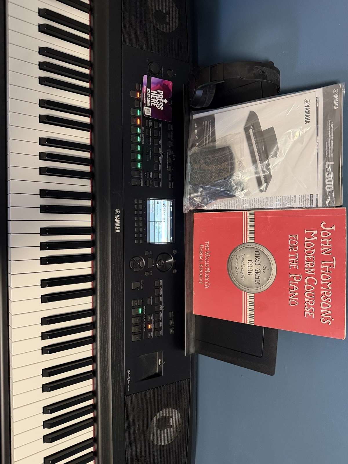 Yamaha DGX 670 Grand Piano with L300 Stand, LP1B-3 Pedal + Headphones