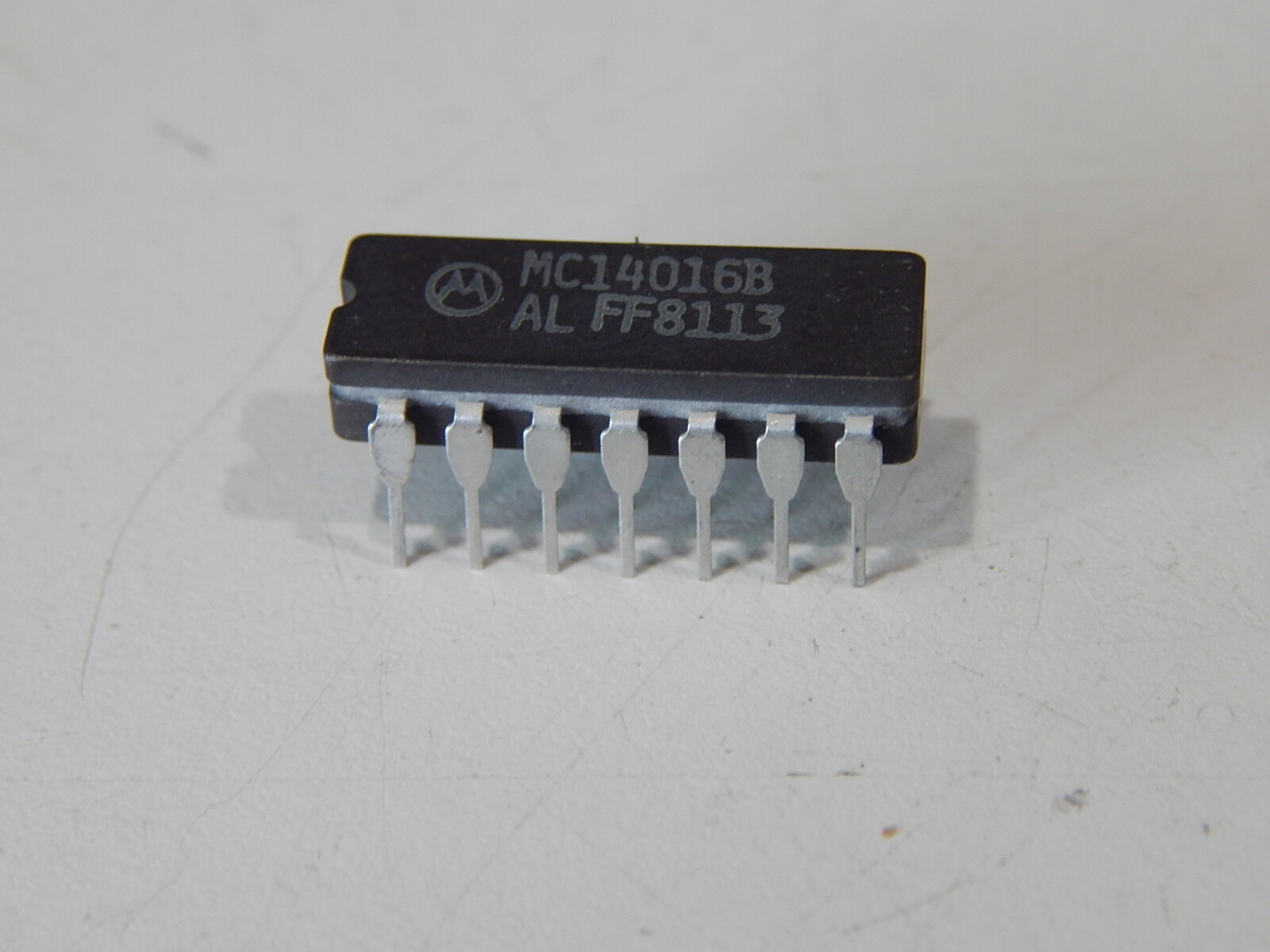 MOTOROLA MC14016BAL QUAD 1-CHANNEL SGL POLE SGL THROW SWITCH CDIP14 - FAST SHIP