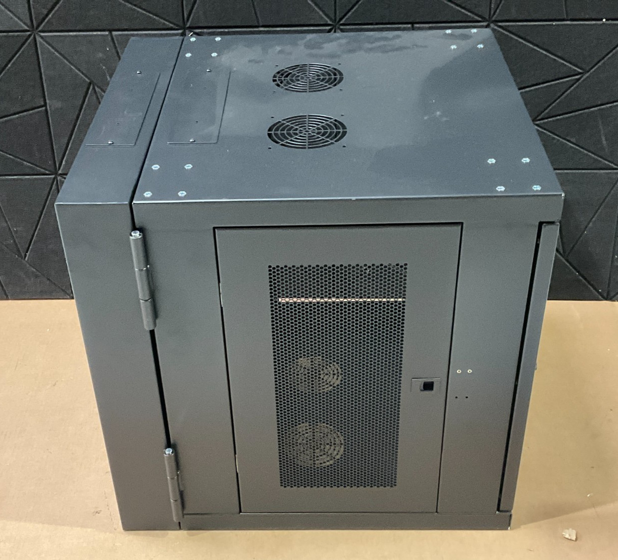 Tripp Lite SmartRack Server Rack 12U SRW12USDP 🇺🇸✨🇺🇸✨🇺🇸✨ OPEN BOX