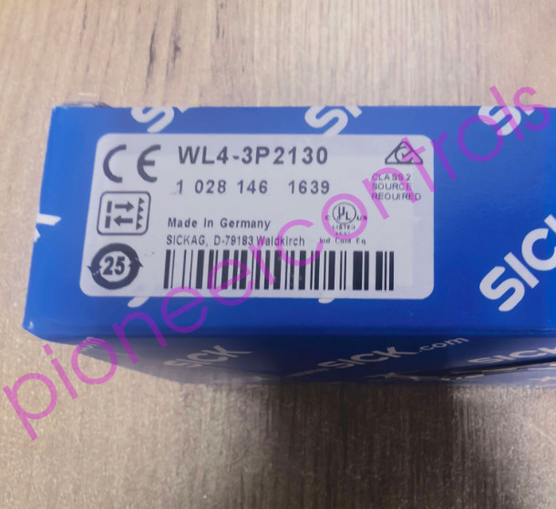 SICK WL4-3P2130 Miniature Photoelectric Sensors ,PNP,New