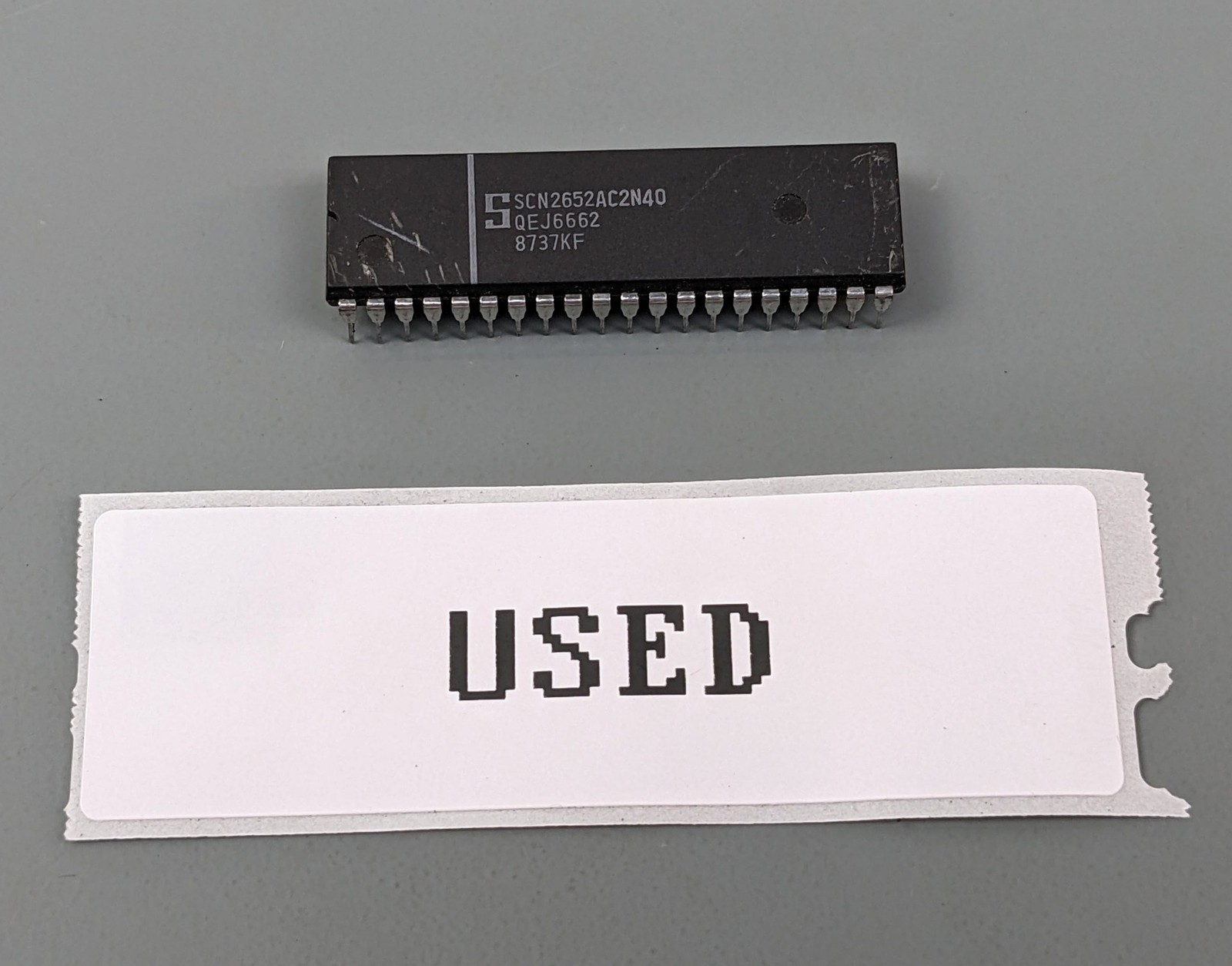 Signetics SCN2652AC2N40 Communications IC