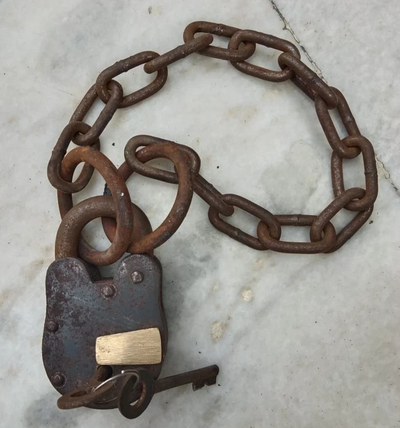 Antique Style Padlock 4'' Inch & Heavy Chain Old Functional Padlock & 2 Keys