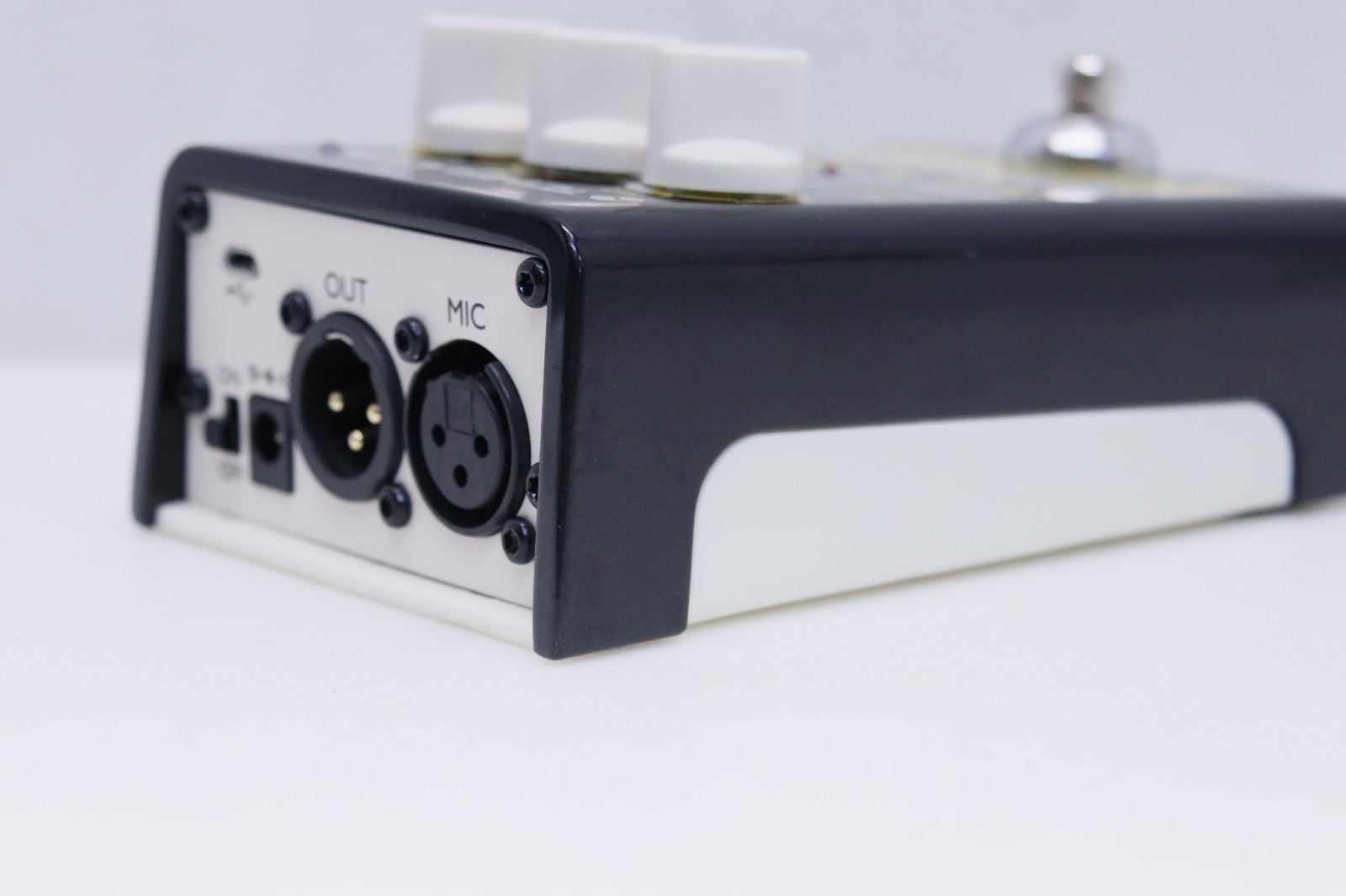 TC Helicon Critical Mass Studio-Quality Vocal Stompbox Large Group-Sound Effects