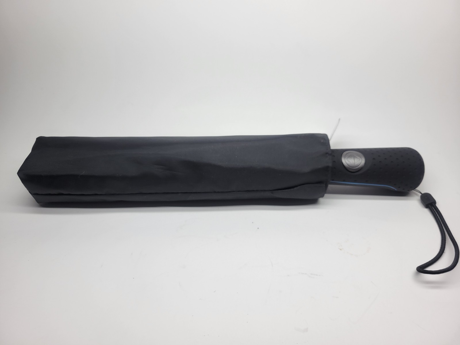 Totes Blue Line Golf Size Auto Open / Close Umbrella Black 7110