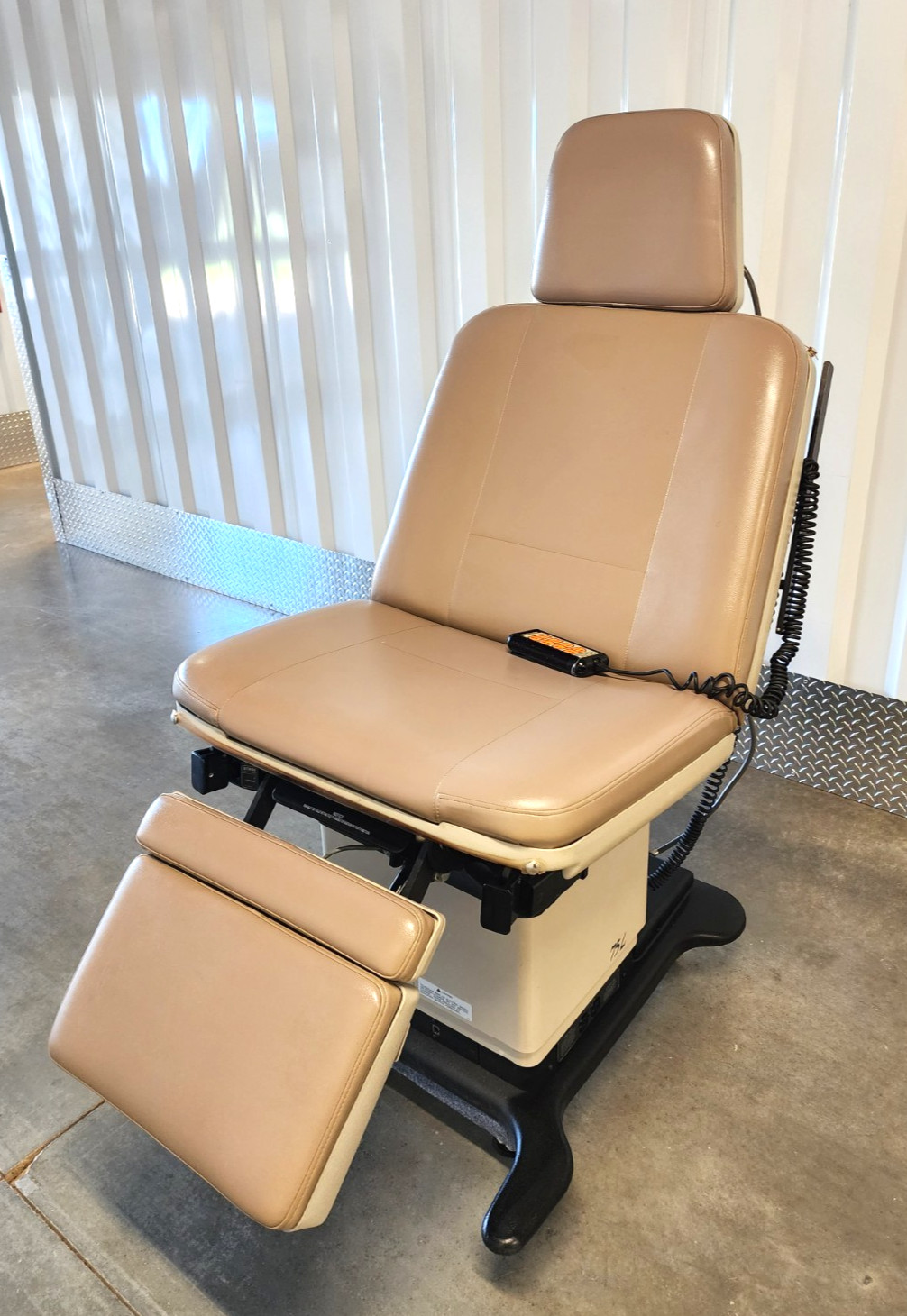 MIDMARK RITTER 75L POWER PROCEDURE EXAM CHAIR 411-011