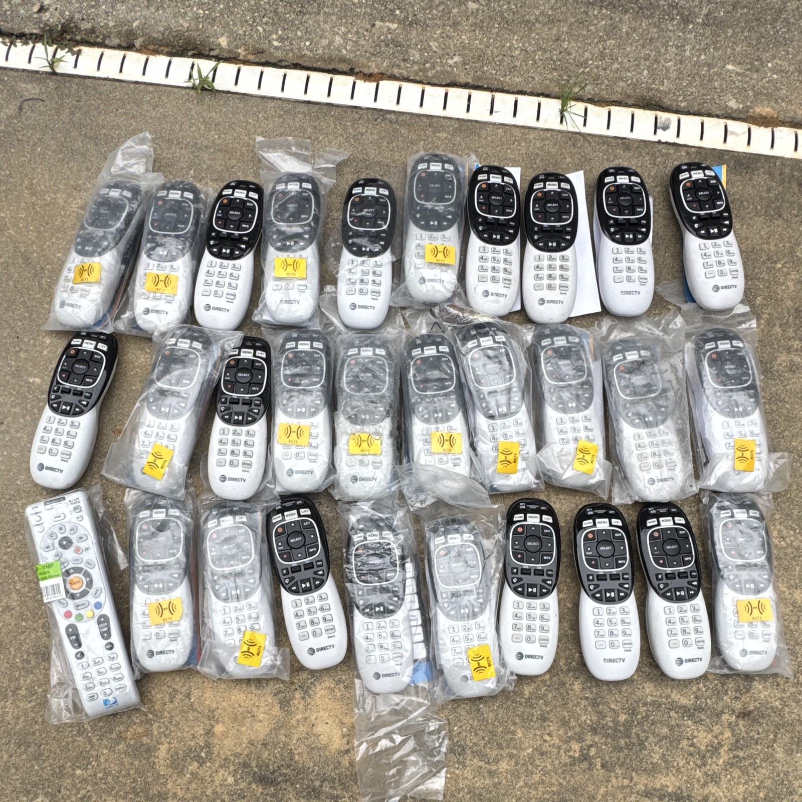 DirecTV IR/RF RC73 Remote Control Genie lot 30 - open box