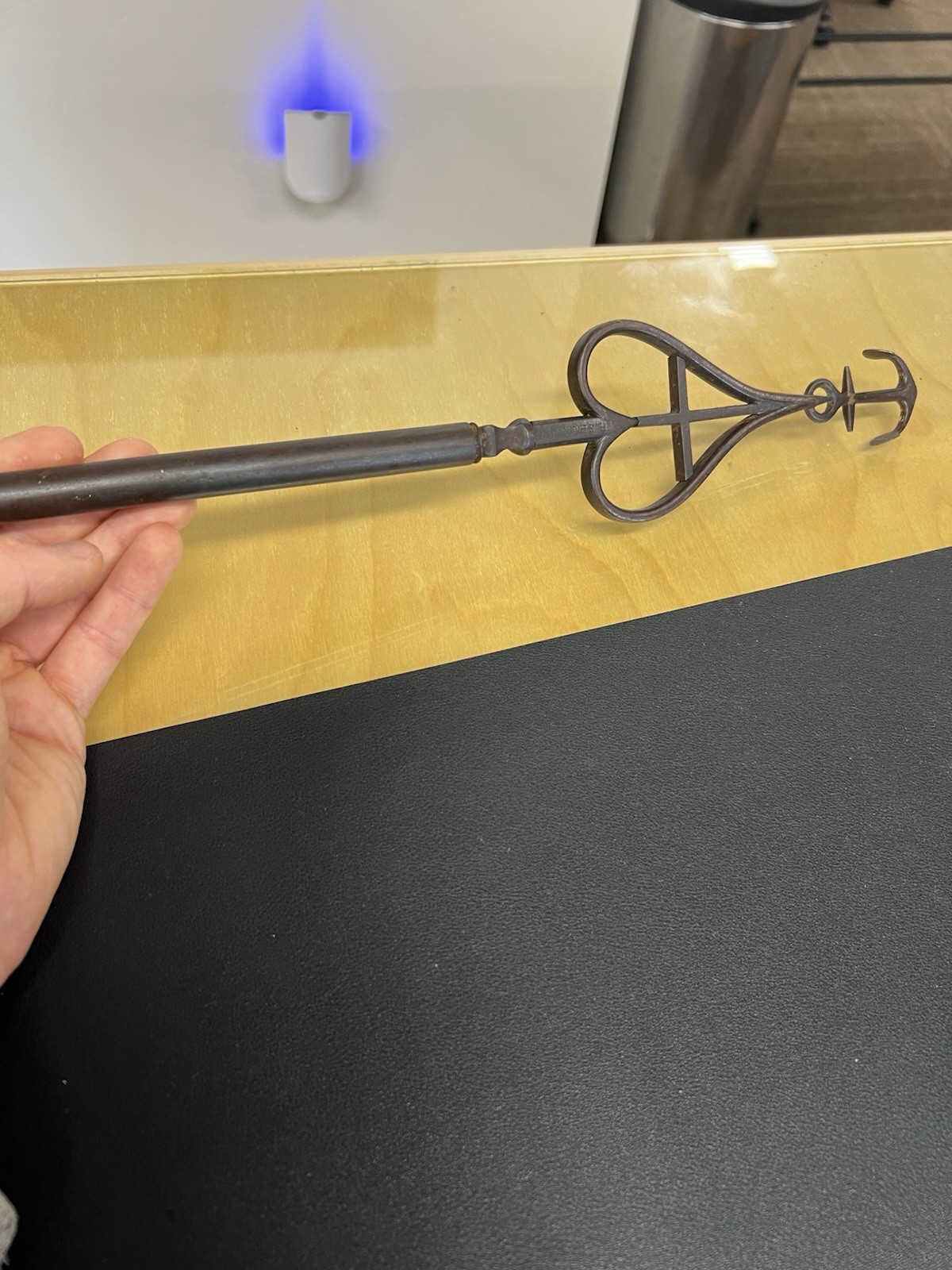ANTIQUE BLACKSMITH NAUTICAL IRON WORK MARLIN ROPE SPIKE SIGNED " H. SHUMAN "