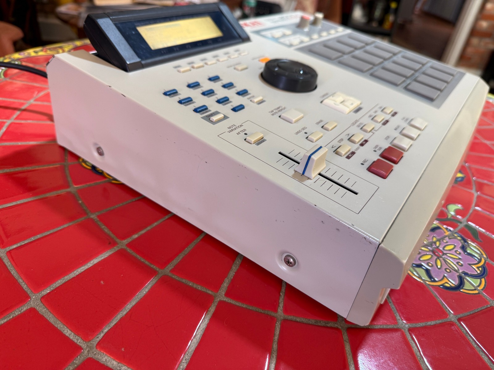 Akai MPC2000XL - EXCELLENT! New Pad Sensors!