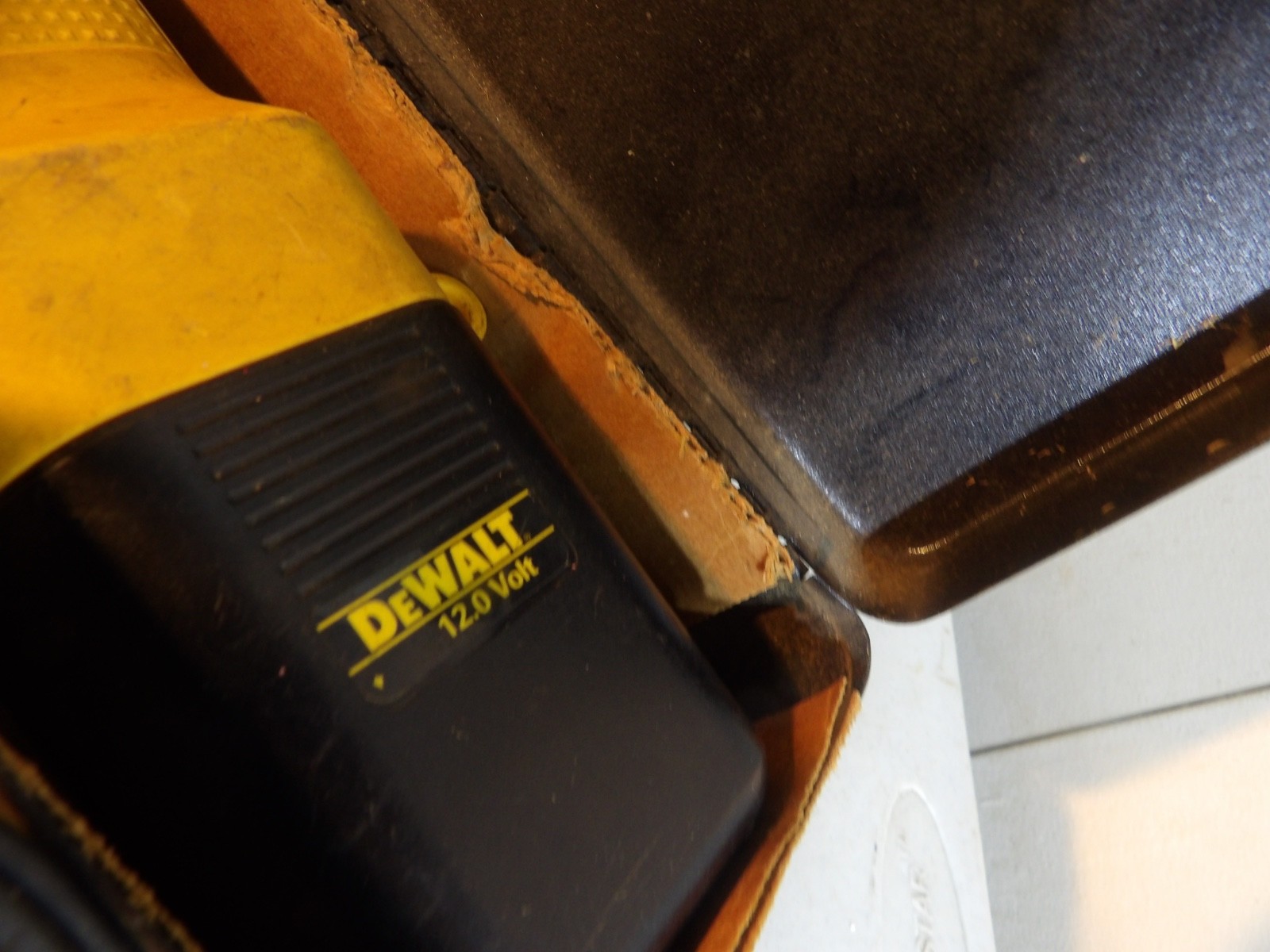 12 Volt Dewalt Drill Kit ( will not charge ) parts