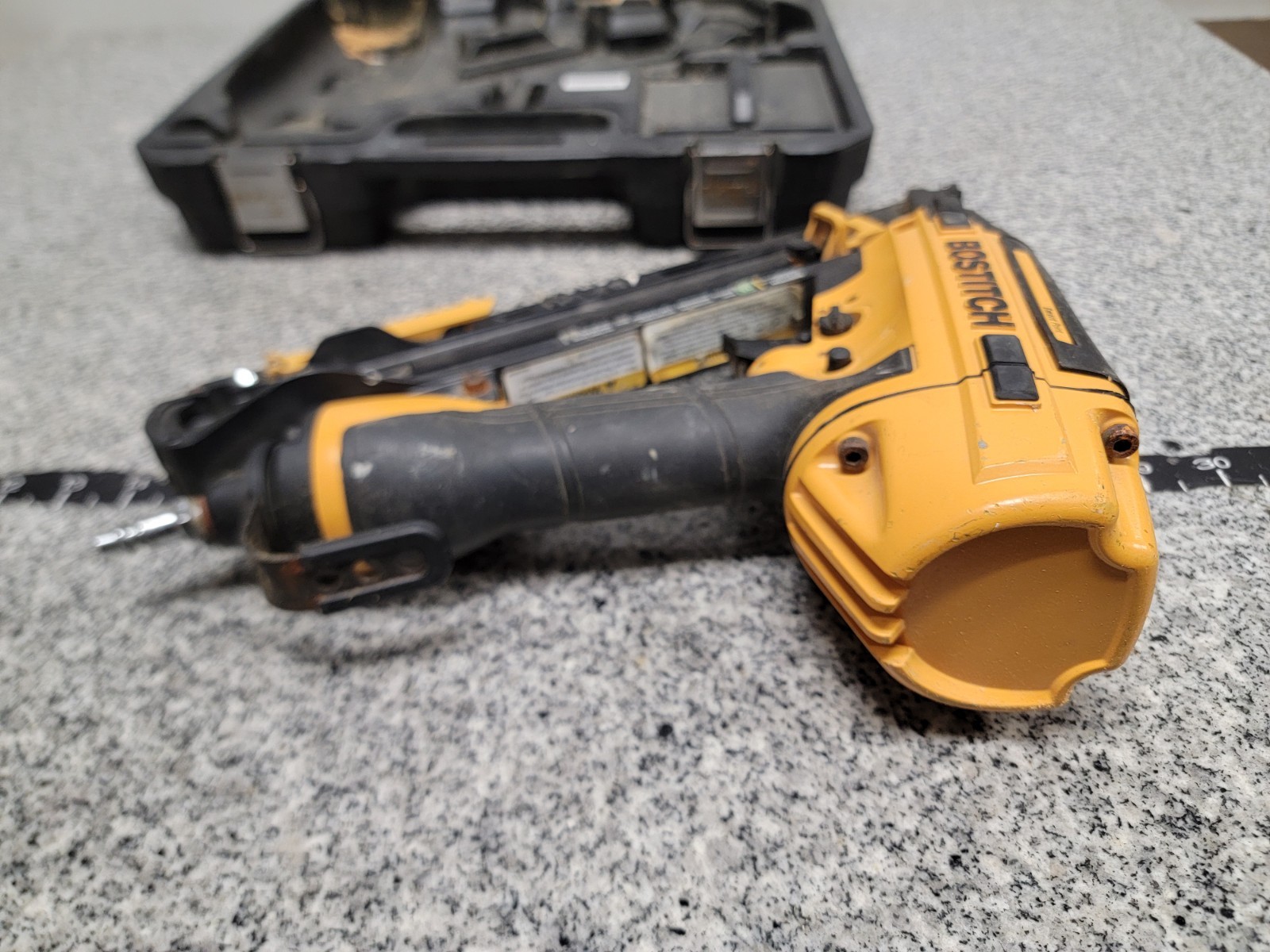 BOSTITCH BTFP72155 Smart Point 15 Gauge Finish Nailer