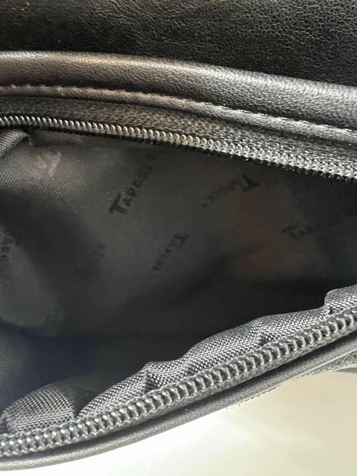 Targus Large Computer Bag Carrying Case Briefcase Laptop Notebook Leather See De